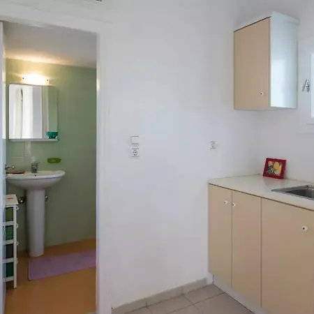 Adorable 3 Bedroom Maisonette In Pounta Apartment