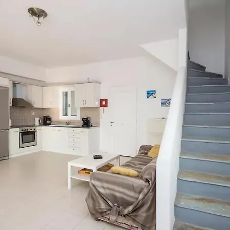 Adorable 3 Bedroom Maisonette In Pounta Apartment *